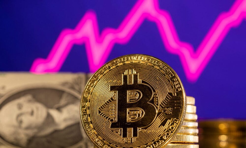 Bitcoin Falls as Tech Stocks Fall