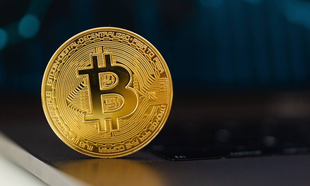 Spot Bitcoin ETFs maintain robust inflows for 8 consecutive days