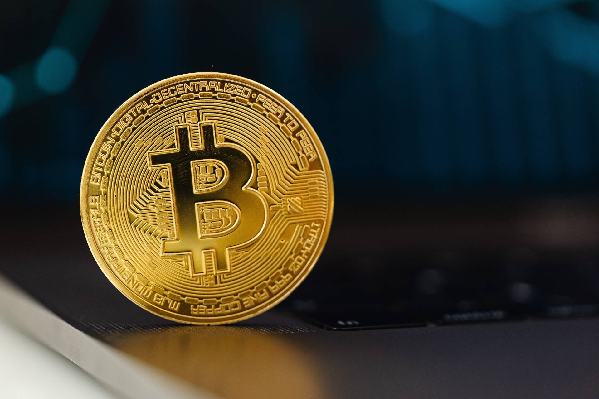 Spot Bitcoin ETFs maintain robust inflows for 8 consecutive days