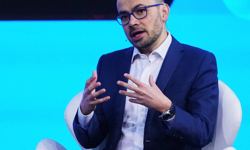 AI Goes Crypto: DeepMind Co-Founder Warns of 'Hype' and 'Scam'