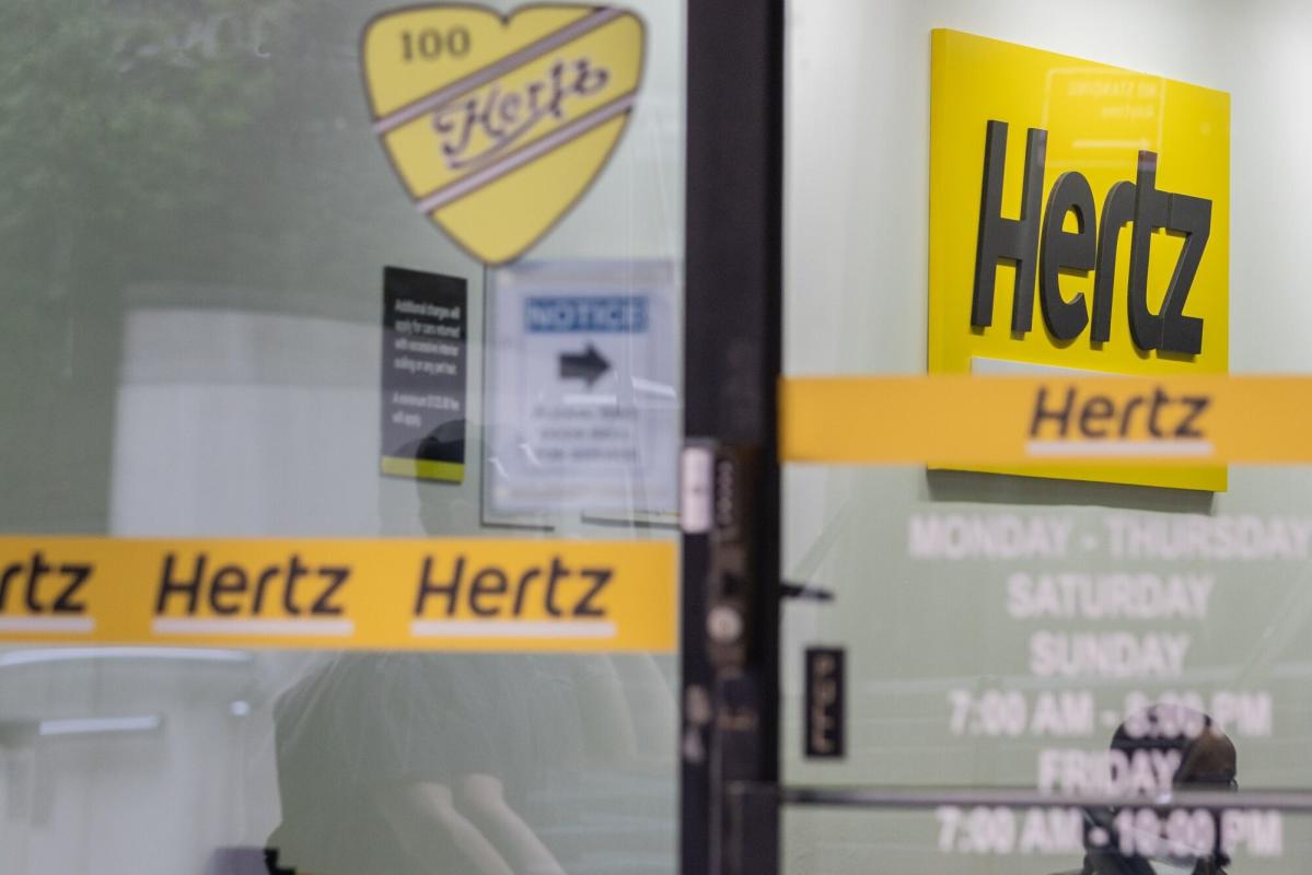 Hertz sells $750 million in bonds to strengthen finances