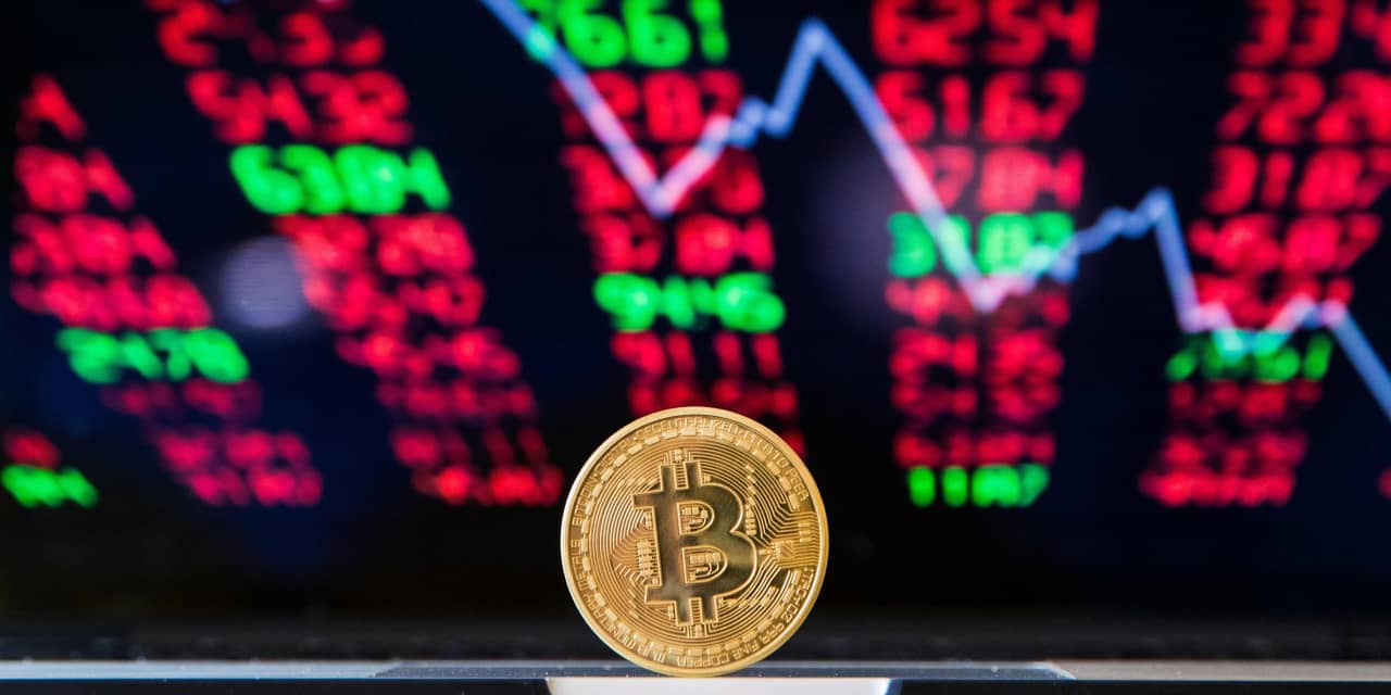 As Bitcoin Continues to Fall, S&P 500 Correction Could Happen Soon