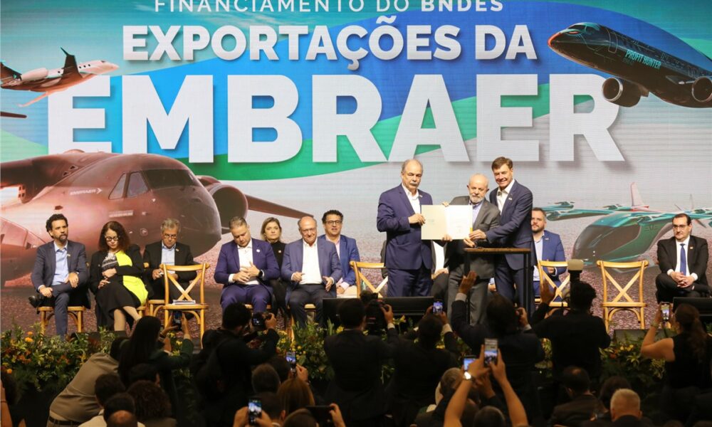 BNDES finances export of 32 Embraer E175 jets to America