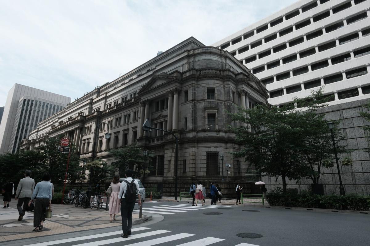 Japanese bank shares rise as BOJ considers rate hike